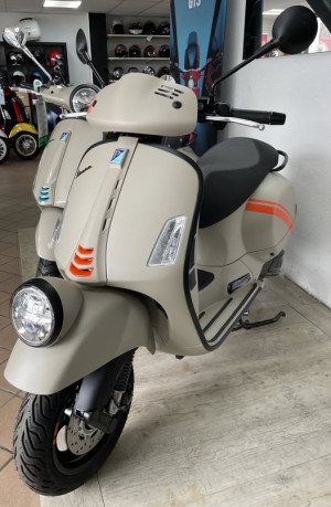 Votre future VESPA GTS vous attend à CYBERSCOOT